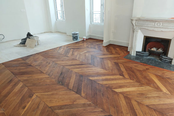 10-Parquet-chevron-et-carrelage-cuisine